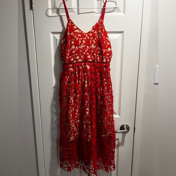 BEAUTIFUL RED LACE DRESS - Picture 2 of 4